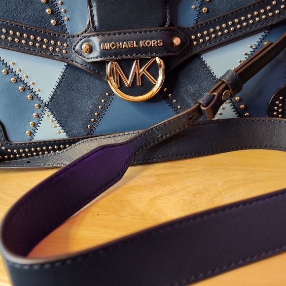 Michael Kors Large Studded Jessie Shoulder Bag - Picture 3 of 8